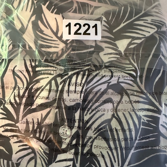 Foxcroft Top Black & White Palm Print Pink Thread Button Wrinkle Free Relaxed - Picture 11 of 11